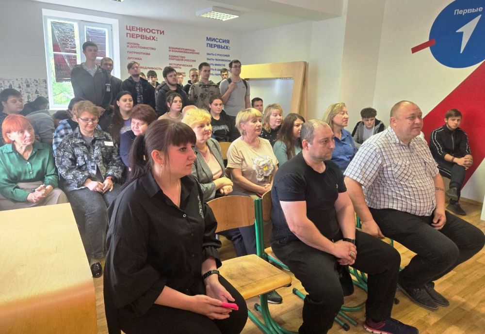 Сергей Желновач: Исполнительный секретарь местного отделения партии "Единая Россия" Оксана Козлова совместно с секретарем первичного отделения "№ 121" Викторией Бориснеко провели встречу с трудовым коллективом Филиала... Сергей Желновач: Исполнительный секретарь местного отделения партии "Единая Россия" Оксана Козлова совместно с секретарем первичного отделения "№ 121" Викторией Бориснеко провели встречу с трудовым коллективом Филиала...