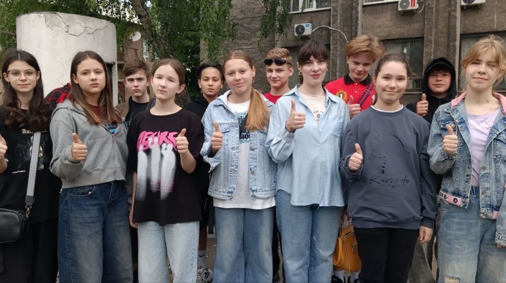 #будущие_железнодорожники. 28 мая ребята школы №5 побывали на экскурсии в локомотивном депо Дебальцево Донецкого филиала ФГУП "Железные дороги Новороссии" #будущие_железнодорожники. 28 мая ребята школы №5 побывали на экскурсии в локомотивном депо Дебальцево Донецкого филиала ФГУП "Железные дороги Новороссии"
