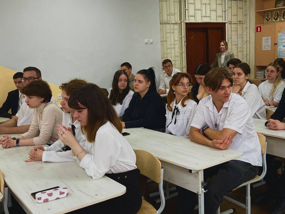 Управа Ворошиловского внутригородского района организовала лекцию для учеников 11-х классов ГБОУ «Школа №9 городского округа Донецк» Донецкой Народной Республики на тему «Государственная и муниципальная служба: Твой вклад в... Управа Ворошиловского внутригородского района организовала лекцию для учеников 11-х классов ГБОУ «Школа №9 городского округа Донецк» Донецкой Народной Республики на тему «Государственная и муниципальная служба: Твой вклад в...