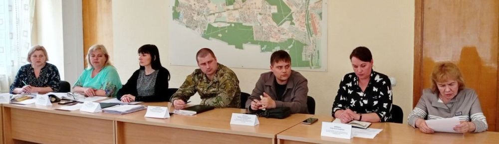 Наталья Бегуненко: 29 мая в Управе Петровского внутригородского района Администрации городского округа Донецк прошло заседание Комиссии по делам несовершеннолетних и защите их прав Наталья Бегуненко: 29 мая в Управе Петровского внутригородского района Администрации городского округа Донецк прошло заседание Комиссии по делам несовершеннолетних и защите их прав