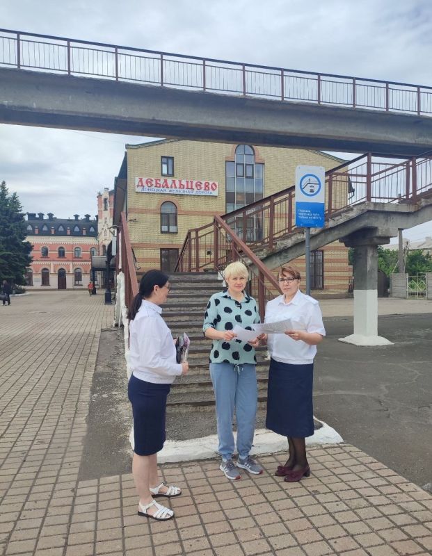 #уступи_дорогу_поездам. В рамках месячника "Уступи дорогу поездам" руководители и специалисты по охране труда станции Дебальцево-Сортировочная Донецкого филиала ФГУП "ЖДН" провели лекции и беседы с учащимися образовательных... #уступи_дорогу_поездам. В рамках месячника "Уступи дорогу поездам" руководители и специалисты по охране труда станции Дебальцево-Сортировочная Донецкого филиала ФГУП "ЖДН" провели лекции и беседы с учащимися образовательных...