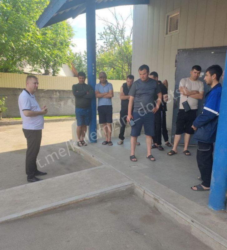 В Донецке прошёл курс лекций для мигрантов на тему «Содействие адаптации трудящихся-мигрантов, прибывших в Российскую Федерацию в порядке, не требующем получения визы, а также граждан государств-участников ЕАЭС» В Донецке прошёл курс лекций для мигрантов на тему «Содействие адаптации трудящихся-мигрантов, прибывших в Российскую Федерацию в порядке, не требующем получения визы, а также граждан государств-участников ЕАЭС»