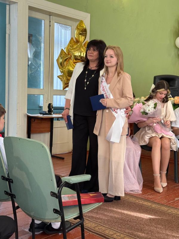 Николай Михайлов: В городе Комсомольское прошел выпускной вечер «Прощай школа» Николай Михайлов: В городе Комсомольское прошел выпускной вечер «Прощай школа»