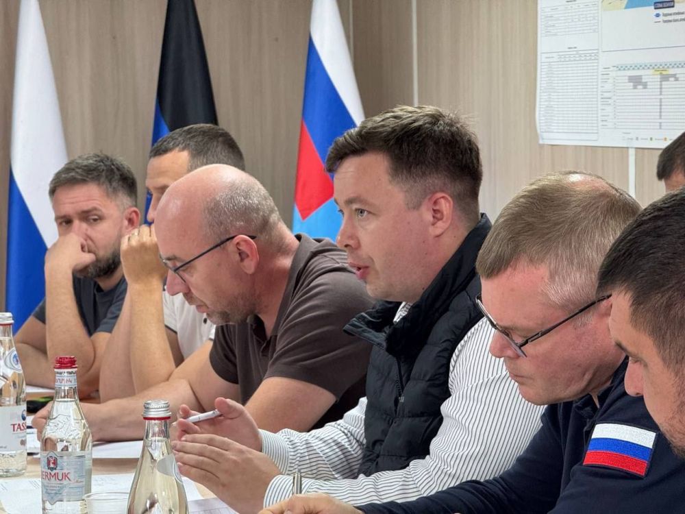 Дмитрий Бердников: Провел совещание проектного офиса по строительству транспортного обхода Мариуполя, который станет частью сухопутного коридора в Крым – федеральной трассы Р-280 «Новороссия»