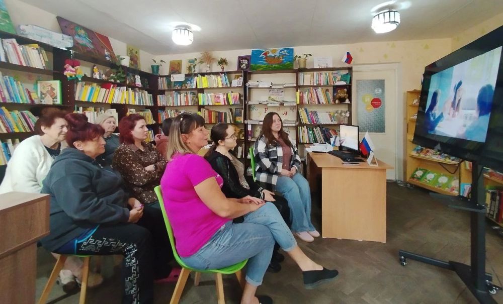 30 мая 2025 года активисты Женского движения партии Единая Россия, работники Центральной городской детской библиотеки и библиотеки-филиала №3 организовали специальный кинопоказ документального фильма Ольги Ажнакиной «Я-МАМА» 30 мая 2025 года активисты Женского движения партии Единая Россия, работники Центральной городской детской библиотеки и библиотеки-филиала №3 организовали специальный кинопоказ документального фильма Ольги Ажнакиной «Я-МАМА»
