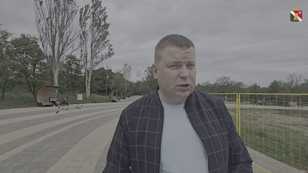 По поручению Главы Донецкой Народной Республики Дениса Пушилина городской округ Енакиево продолжает благоустраивать детские игровые и спортивные инфраструктуры