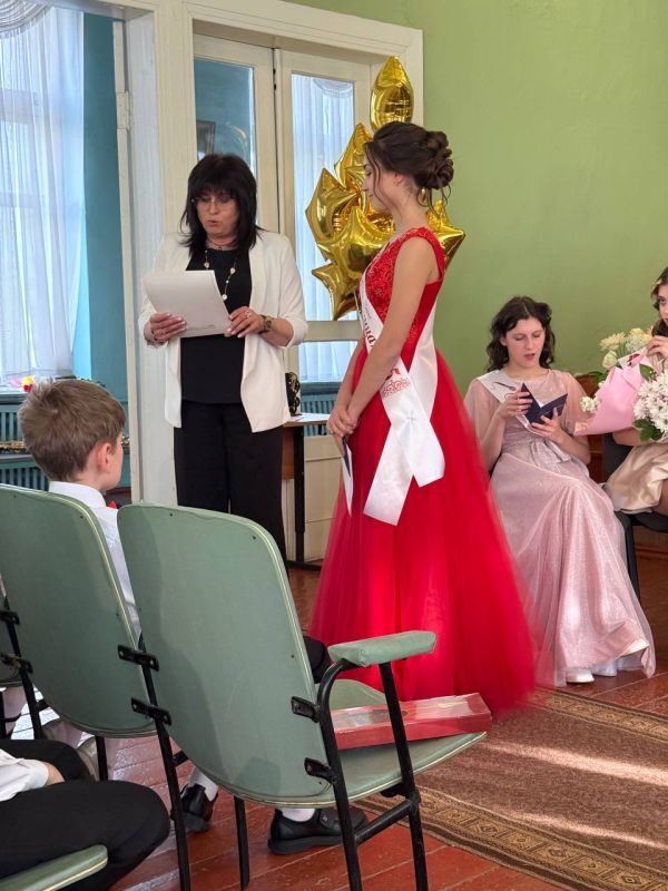 Николай Михайлов: В городе Комсомольское прошел выпускной вечер «Прощай школа» Николай Михайлов: В городе Комсомольское прошел выпускной вечер «Прощай школа»