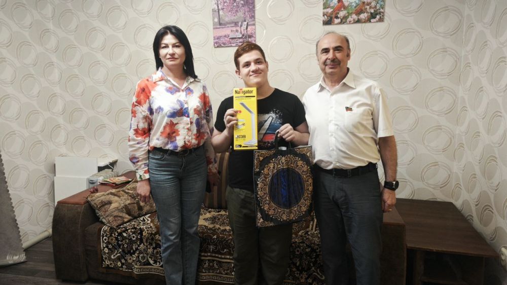 В преддверии Дня защиты детей, заместитель руководителя Управы Кировского района Администрации городского округа Макеевка и член партии «Едина Россия» Рита Бурцева, а также депутаты Макеевского городского совета Александр... В преддверии Дня защиты детей, заместитель руководителя Управы Кировского района Администрации городского округа Макеевка и член партии «Едина Россия» Рита Бурцева, а также депутаты Макеевского городского совета Александр...
