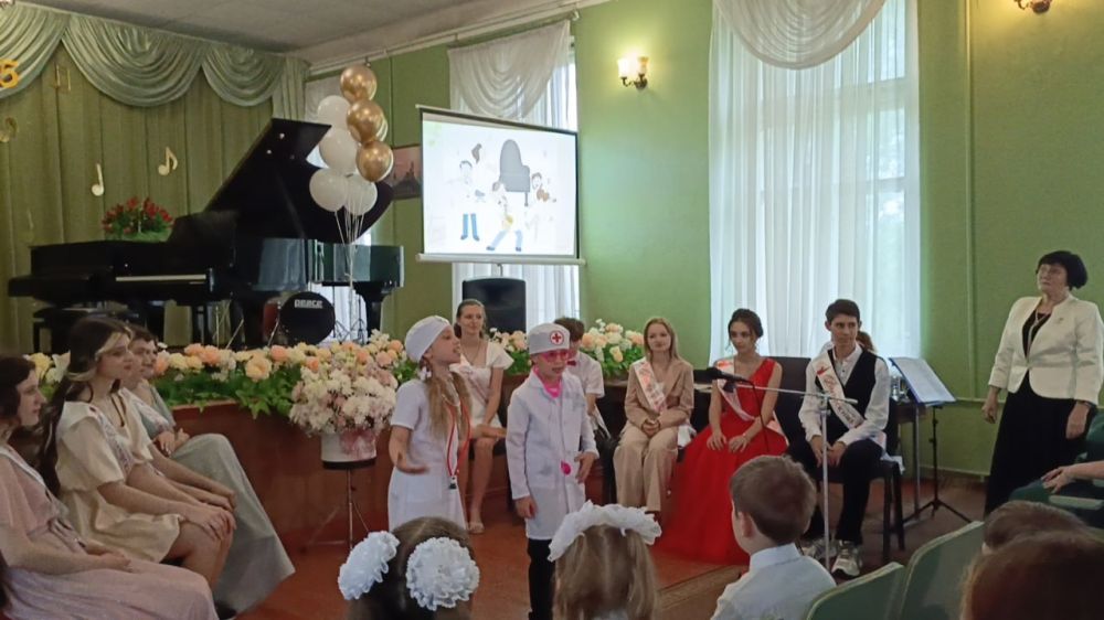 Николай Михайлов: В городе Комсомольское прошел выпускной вечер «Прощай школа» Николай Михайлов: В городе Комсомольское прошел выпускной вечер «Прощай школа»