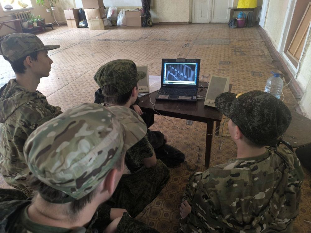 ZV Донбасс. Юнармейцы ВПСК «Легионеры» города Донецк 30 мая провели занятие: 1/ рубрика «Подвиг» (просмотрели видеоролик «Письма Победы» с участием командира «Дикой Дивизии Донбасса» - проект... ZV Донбасс. Юнармейцы ВПСК «Легионеры» города Донецк 30 мая провели занятие: 1/ рубрика «Подвиг» (просмотрели видеоролик «Письма Победы» с участием командира «Дикой Дивизии Донбасса» - проект...