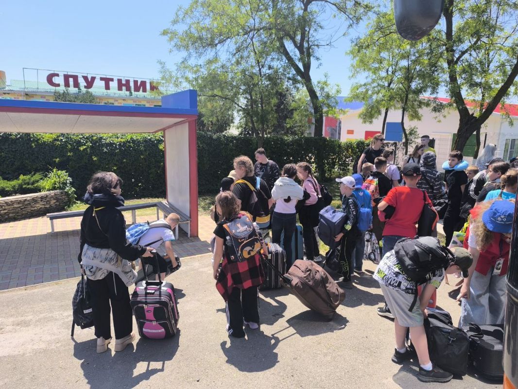 350 юных горловчан прибыли на отдых в Детский оздоровительный лагерь «Спутник» 350 юных горловчан прибыли на отдых в Детский оздоровительный лагерь «Спутник»