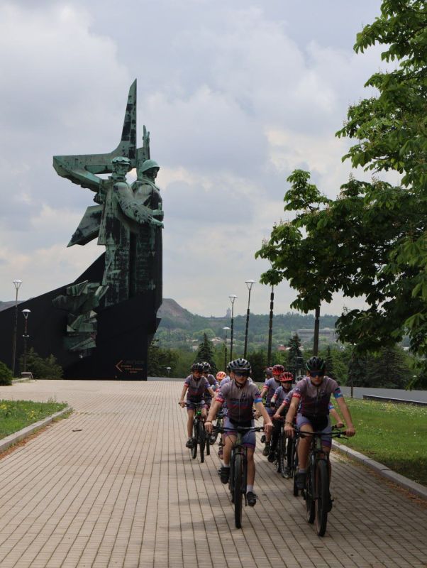 Юрий Мартынов: Сегодня по всей России проходит масштабное спортивное событие — IV Всероссийская массовая велосипедная гонка, приуроченная ко Всемирному дню велосипедиста Юрий Мартынов: Сегодня по всей России проходит масштабное спортивное событие — IV Всероссийская массовая велосипедная гонка, приуроченная ко Всемирному дню велосипедиста