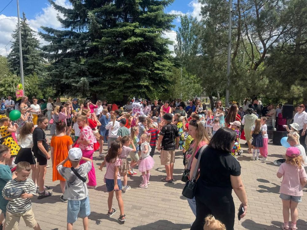 В Ждановке прошел праздник ко Дню защиты детей В Ждановке прошел праздник ко Дню защиты детей