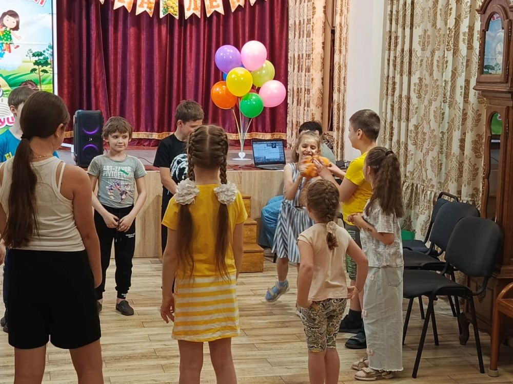 1 июня к Международному дню защиты детей для краснолиманской детворы сотрудниками Администрации округа проведено развлекательное мероприятие «Праздник детства» 1 июня к Международному дню защиты детей для краснолиманской детворы сотрудниками Администрации округа проведено развлекательное мероприятие «Праздник детства»