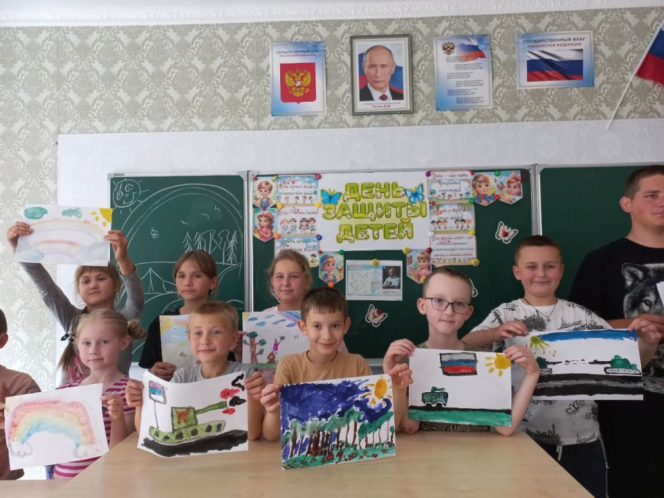 День защиты детей. Накануне праздника ребята ГБОУ "Дмитровская школа" совершили увлекательное "Путешествие в мир интересного" День защиты детей. Накануне праздника ребята ГБОУ "Дмитровская школа" совершили увлекательное "Путешествие в мир интересного"