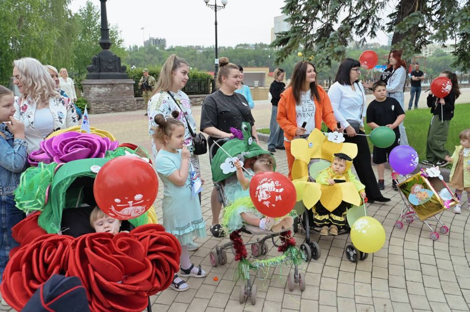 Еще больше ярких моментов парада колясок! Еще больше ярких моментов парада колясок!