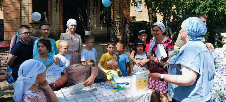 Юрий Будрин: Сегодня, 01 июня 2025 года, в рамках проекта "Крепкая Семья", реализуемого Единой Россией, в Кировском районе города Донецка в мкр Юрий Будрин: Сегодня, 01 июня 2025 года, в рамках проекта "Крепкая Семья", реализуемого Единой Россией, в Кировском районе города Донецка в мкр