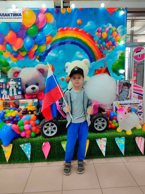 Сегодня, депутатом городского совета, председателем Фракции Всероссийской партии «Единая Россия» в городском совете Геннадием Гладчуком была организована акция ко Дню защиты детей в торговом комплексе «Галактика» Сегодня, депутатом городского совета, председателем Фракции Всероссийской партии «Единая Россия» в городском совете Геннадием Гладчуком была организована акция ко Дню защиты детей в торговом комплексе «Галактика»