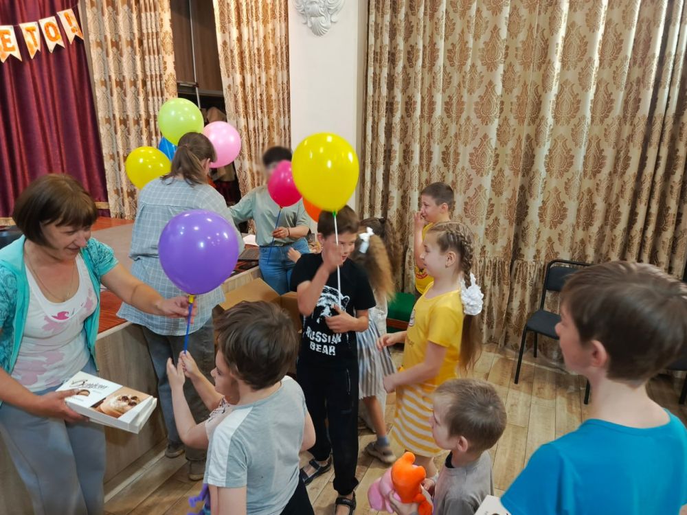 1 июня к Международному дню защиты детей для краснолиманской детворы сотрудниками Администрации округа проведено развлекательное мероприятие «Праздник детства» 1 июня к Международному дню защиты детей для краснолиманской детворы сотрудниками Администрации округа проведено развлекательное мероприятие «Праздник детства»