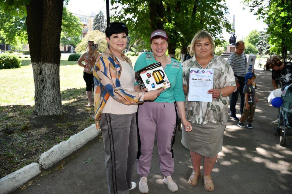 Дети - это единственные люди, которые верят в магию без доказательств, летают без крыльев и строят замки из воздуха Дети - это единственные люди, которые верят в магию без доказательств, летают без крыльев и строят замки из воздуха