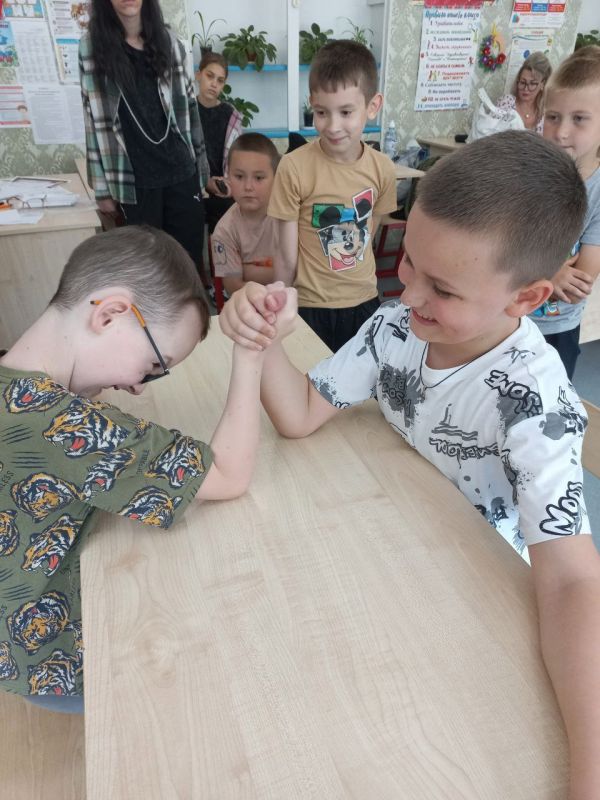 День защиты детей. Накануне праздника ребята ГБОУ "Дмитровская школа" совершили увлекательное "Путешествие в мир интересного" День защиты детей. Накануне праздника ребята ГБОУ "Дмитровская школа" совершили увлекательное "Путешествие в мир интересного"