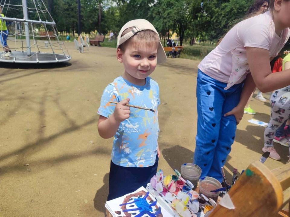 Елена Рязанцева: Краски солнечного детства. Детство должно быть в каждом уголке нашего Мира, как и его радость, любовь, детский смех, счастье и свобода! Сегодня, 1 июня, в Международный день защиты детей в Парке имени... Елена Рязанцева: Краски солнечного детства. Детство должно быть в каждом уголке нашего Мира, как и его радость, любовь, детский смех, счастье и свобода! Сегодня, 1 июня, в Международный день защиты детей в Парке имени...