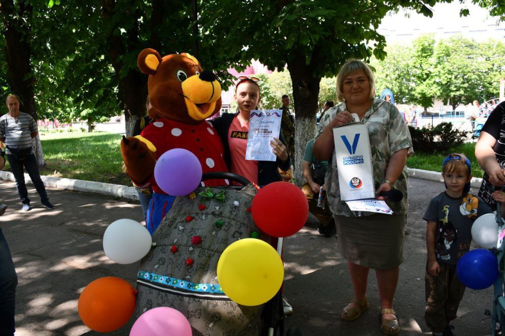 Также в нашем городе состоялось необычное и яркое событие — первый в истории Парад колясок! Мероприятие собрало множество семей с маленькими участниками, которые вместе с родителям представили оригинальные, красочные и... Также в нашем городе состоялось необычное и яркое событие — первый в истории Парад колясок! Мероприятие собрало множество семей с маленькими участниками, которые вместе с родителям представили оригинальные, красочные и...