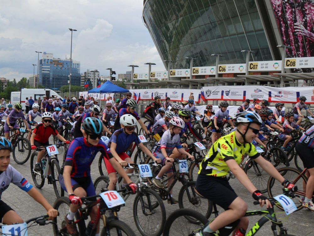 Юрий Мартынов: Сегодня по всей России проходит масштабное спортивное событие — IV Всероссийская массовая велосипедная гонка, приуроченная ко Всемирному дню велосипедиста Юрий Мартынов: Сегодня по всей России проходит масштабное спортивное событие — IV Всероссийская массовая велосипедная гонка, приуроченная ко Всемирному дню велосипедиста