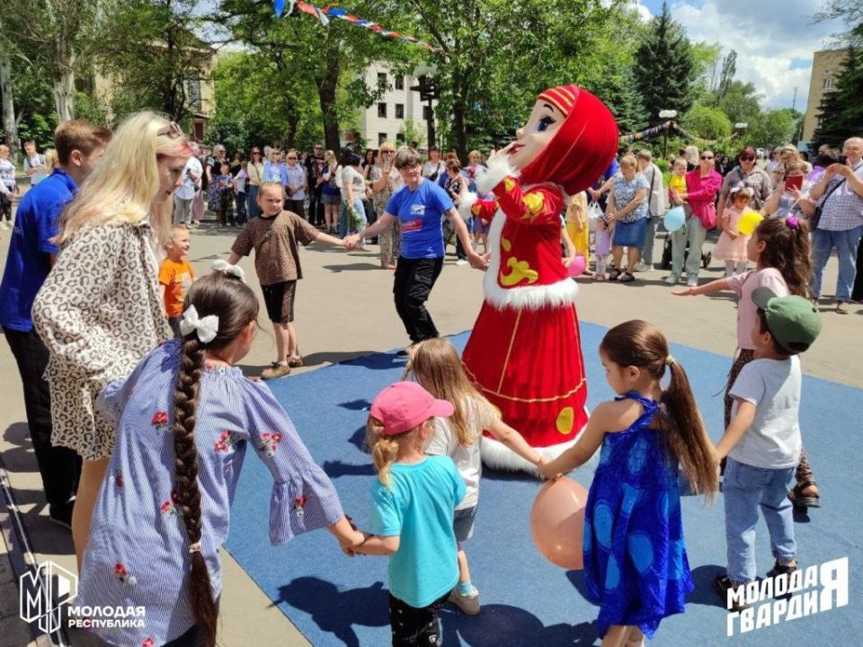 Александр Подгорный: Активисты Красногвардейского штаба приняли участие в районном праздновании для детей Александр Подгорный: Активисты Красногвардейского штаба приняли участие в районном праздновании для детей