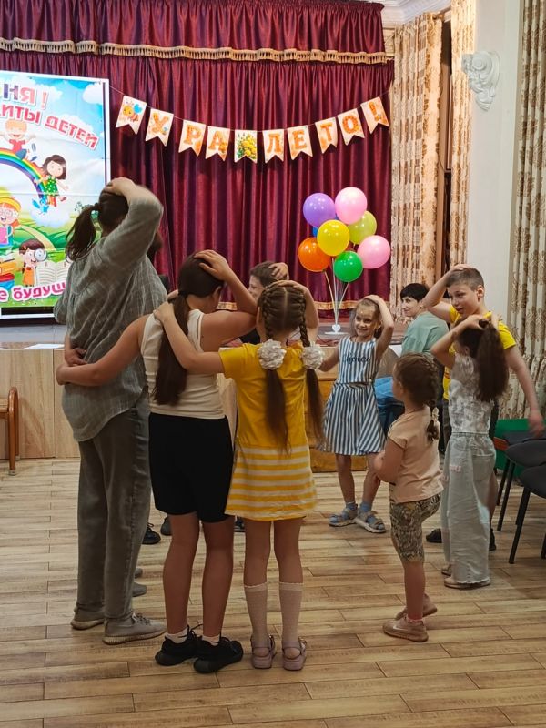 1 июня к Международному дню защиты детей для краснолиманской детворы сотрудниками Администрации округа проведено развлекательное мероприятие «Праздник детства» 1 июня к Международному дню защиты детей для краснолиманской детворы сотрудниками Администрации округа проведено развлекательное мероприятие «Праздник детства»
