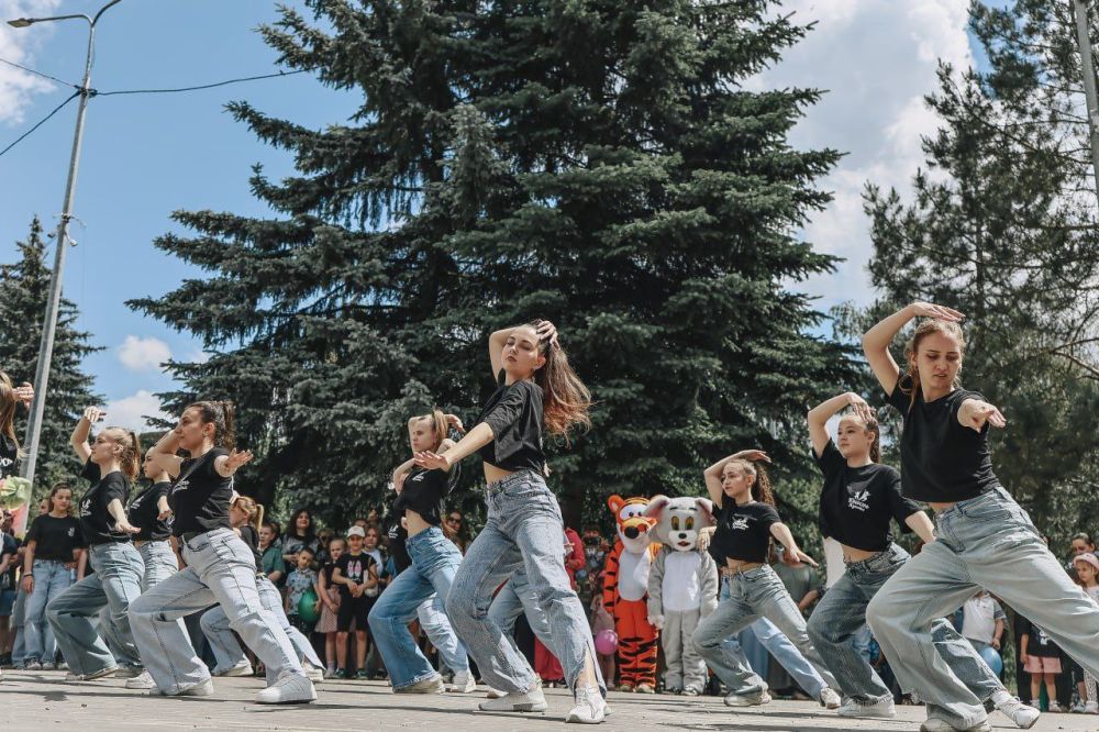 В Ждановке прошел праздник ко Дню защиты детей В Ждановке прошел праздник ко Дню защиты детей
