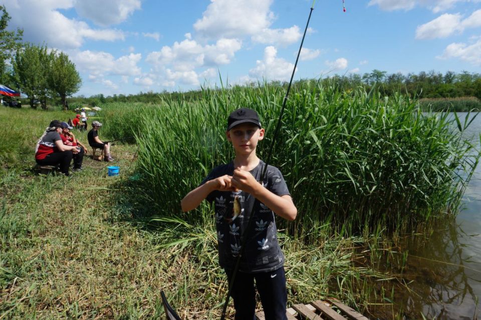Здравствуй, лето! Месячник "СПОРТИВНЫЙ ДОНБАСС" Здравствуй, лето! Месячник "СПОРТИВНЫЙ ДОНБАСС"