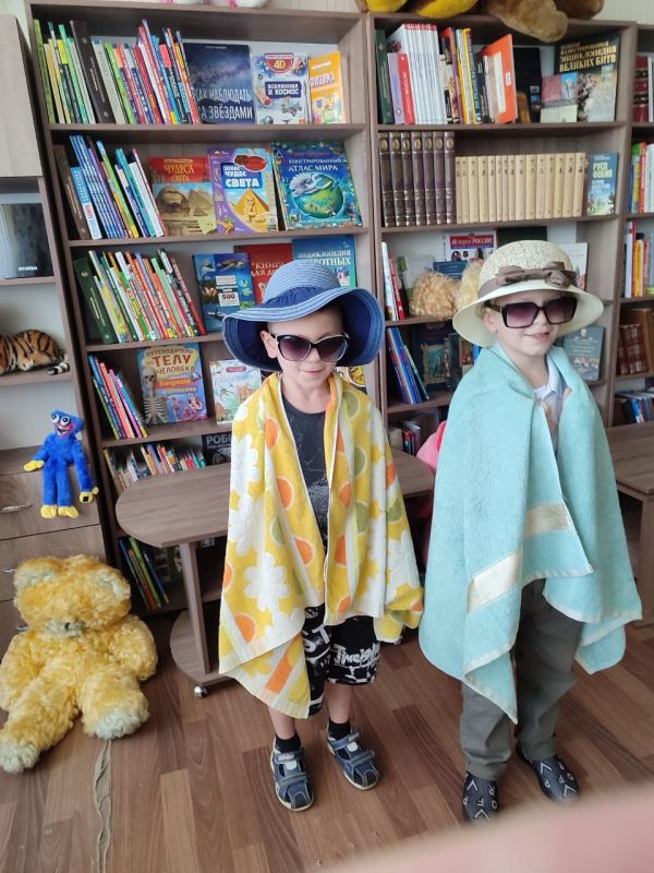 Праздник в библиотеке. «Мы встречаем праздник лета, праздник солнца, праздник света», под таким названием в библиотеке-филиале № 11 для ребят из пришкольного лагеря «Новое поколение» школы № 8 состоялась конкурсно- игровая... Праздник в библиотеке. «Мы встречаем праздник лета, праздник солнца, праздник света», под таким названием в библиотеке-филиале № 11 для ребят из пришкольного лагеря «Новое поколение» школы № 8 состоялась конкурсно- игровая...