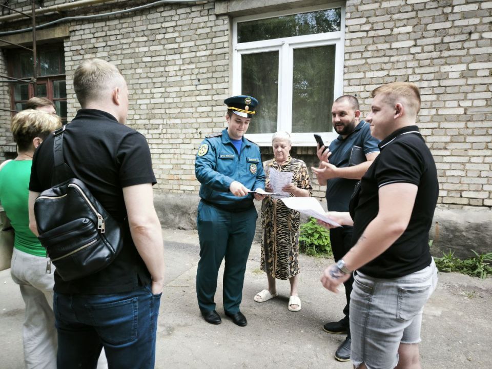 Продолжаются встречи с жителями Ленинского района города Донецка Продолжаются встречи с жителями Ленинского района города Донецка