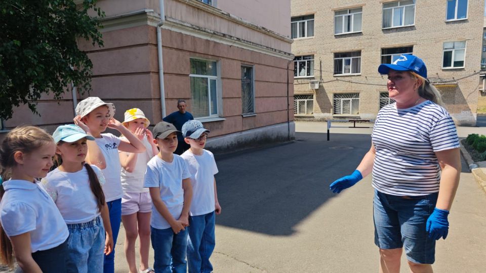 В рамках партийного проекта «Зеленая экономика» активисты первичного отделения Всероссийской политической партии «Единая Россия» №198 г. Донецк высадили ели В рамках партийного проекта «Зеленая экономика» активисты первичного отделения Всероссийской политической партии «Единая Россия» №198 г. Донецк высадили ели