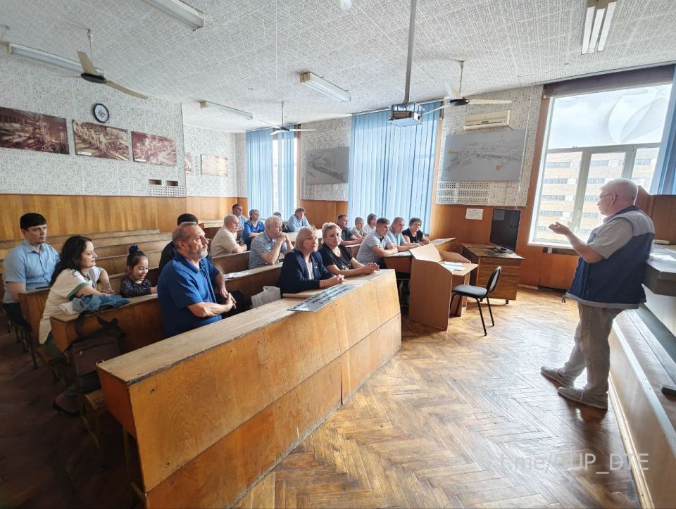 АБИТУРИЕНТОВ ДОННТУ ОЗНАКОМИЛИ С ВОЗМОЖНОСТЯМИ ТРУДОУСТРОЙСТВА В «ДОНБАССТЕПЛОЭНЕРГО» В ХОДЕ ВУЗОВСКОГО ДНЯ ОТКРЫТЫХ ДВЕРЕЙ АБИТУРИЕНТОВ ДОННТУ ОЗНАКОМИЛИ С ВОЗМОЖНОСТЯМИ ТРУДОУСТРОЙСТВА В «ДОНБАССТЕПЛОЭНЕРГО» В ХОДЕ ВУЗОВСКОГО ДНЯ ОТКРЫТЫХ ДВЕРЕЙ