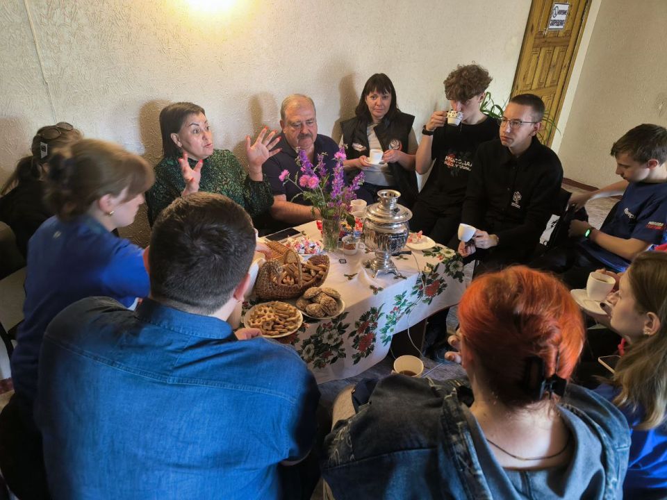В Ленинском районе г. Донецка прошел замечательный праздник – "Международный день соседей" в рамках партийного проекта "Школа ЖКХ" В Ленинском районе г. Донецка прошел замечательный праздник – "Международный день соседей" в рамках партийного проекта "Школа ЖКХ"