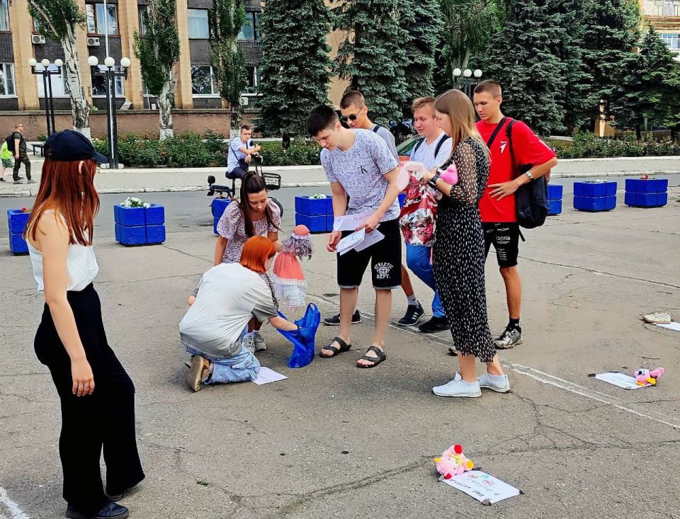 Акция против абортов "МАМА, я буду тебе улыбаться" в Торезе Акция против абортов "МАМА, я буду тебе улыбаться" в Торезе