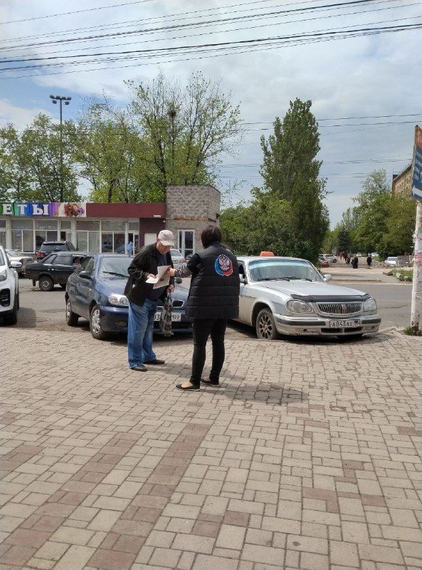 Сегодня, 02 июня по инициативе Общественного Движения «Донецкая Республика» в Червоногвардейском районе города Макеевки проходит раздача официального печатного издания Общественного Движения «Донецкая Республика» Сегодня, 02 июня по инициативе Общественного Движения «Донецкая Республика» в Червоногвардейском районе города Макеевки проходит раздача официального печатного издания Общественного Движения «Донецкая Республика»