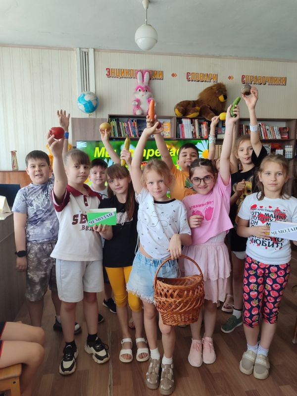 Праздник в библиотеке. «Мы встречаем праздник лета, праздник солнца, праздник света», под таким названием в библиотеке-филиале № 11 для ребят из пришкольного лагеря «Новое поколение» школы № 8 состоялась конкурсно- игровая... Праздник в библиотеке. «Мы встречаем праздник лета, праздник солнца, праздник света», под таким названием в библиотеке-филиале № 11 для ребят из пришкольного лагеря «Новое поколение» школы № 8 состоялась конкурсно- игровая...