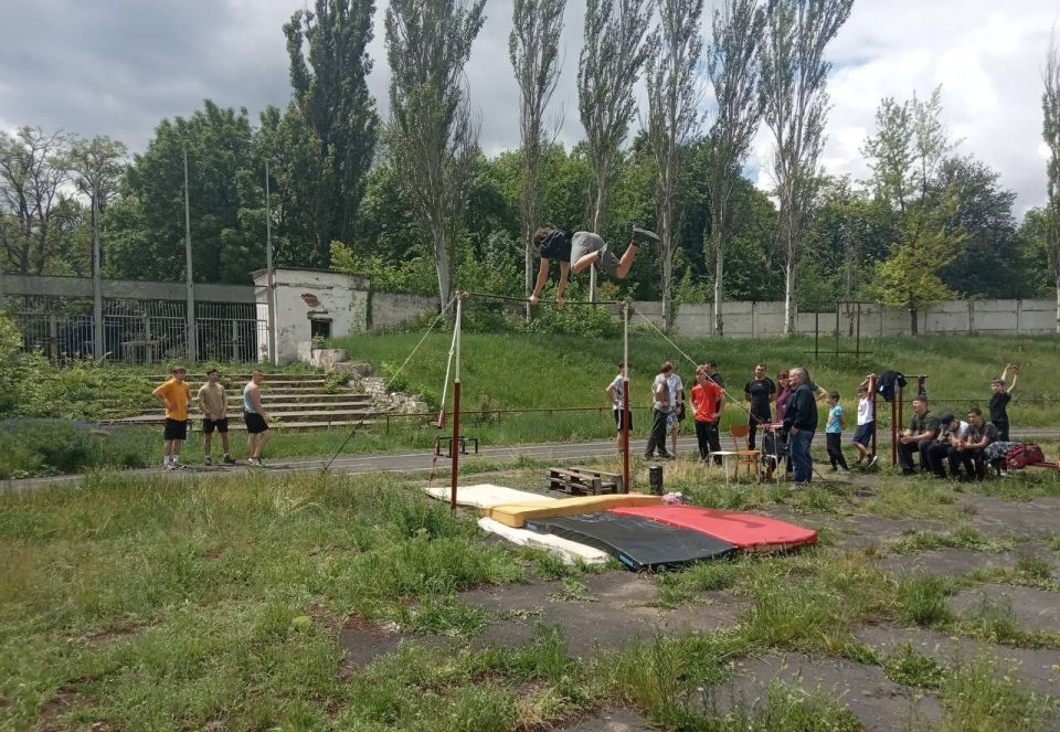 31.05.2025 на городском стадионе состоялось личное первенство города Харцызска по воркауту 31.05.2025 на городском стадионе состоялось личное первенство города Харцызска по воркауту