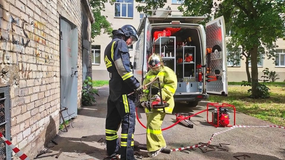 Юные снежнянцы поучаствовали в республиканском слёте школьных спасательных отрядов Юные снежнянцы поучаствовали в республиканском слёте школьных спасательных отрядов