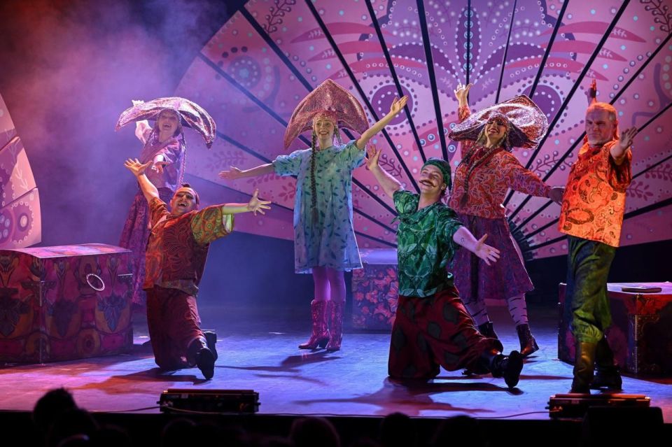 Спектакль «Аленький цветочек» из Мариуполя показали на Фестивале театров малых городов России Спектакль «Аленький цветочек» из Мариуполя показали на Фестивале театров малых городов России