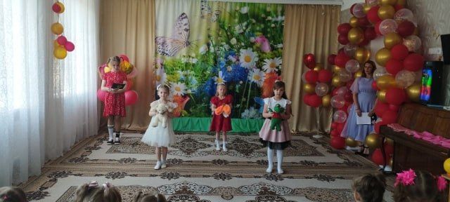 Сегодня, 2 июня в ГКДОУ «Детский сад № 4 «Сказка» г. о. Дебальцево» прошел замечательный праздник «Детство», который посвящается Международному дню защиты детей Сегодня, 2 июня в ГКДОУ «Детский сад № 4 «Сказка» г. о. Дебальцево» прошел замечательный праздник «Детство», который посвящается Международному дню защиты детей