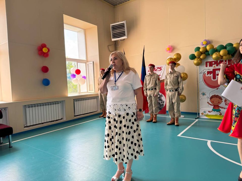 В Старобешевском округе прошло открытие пришкольного летнего лагеря «Ромашка» В Старобешевском округе прошло открытие пришкольного летнего лагеря «Ромашка»