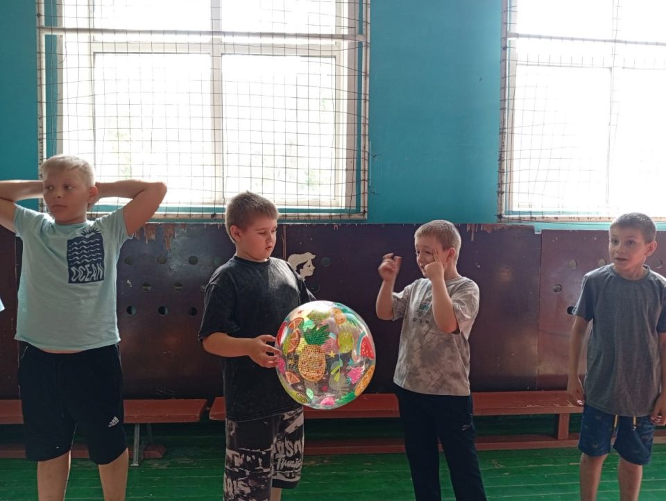 Сегодня культорганизатор Зугрэсского городского Дворца культуры Светлана Витальевна Богданова провела развлекательно-игровую программу для детей школьного лагеря ГБОУ "СШ № 17 г.о. Харцызск" Сегодня культорганизатор Зугрэсского городского Дворца культуры Светлана Витальевна Богданова провела развлекательно-игровую программу для детей школьного лагеря ГБОУ "СШ № 17 г.о. Харцызск"