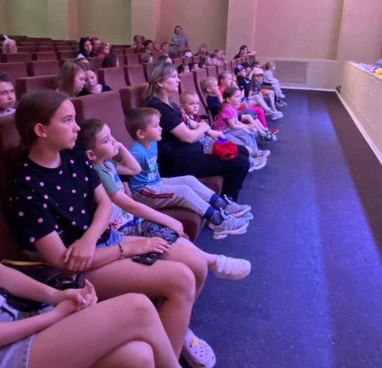 В Урзуфе в рамках проекта «Культура малой Родины» проведена увлекательная концертно-развлекательная программа «Детство - лучшая планета» ко Дню защиты детей В Урзуфе в рамках проекта «Культура малой Родины» проведена увлекательная концертно-развлекательная программа «Детство - лучшая планета» ко Дню защиты детей