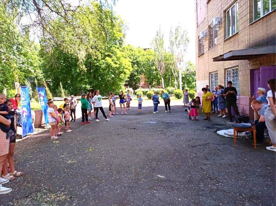 Пусть радостью светятся глаза детей! Пусть радостью светятся глаза детей!