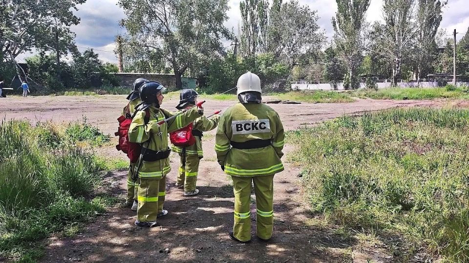 Юные снежнянцы поучаствовали в республиканском слёте школьных спасательных отрядов Юные снежнянцы поучаствовали в республиканском слёте школьных спасательных отрядов