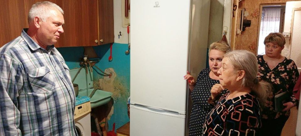 Наталья Бегуненко: В рамках проекта «УПРАВДОМ» партии Единая Россия организован комиссионный выезд в составе сотрудников Управы Петровского внутригородского района Администрации городского округа Донецк и представителей МУП... Наталья Бегуненко: В рамках проекта «УПРАВДОМ» партии Единая Россия организован комиссионный выезд в составе сотрудников Управы Петровского внутригородского района Администрации городского округа Донецк и представителей МУП...